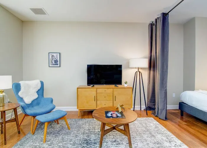 Live In A Spacious Loft A Short Walk To Beale St.!